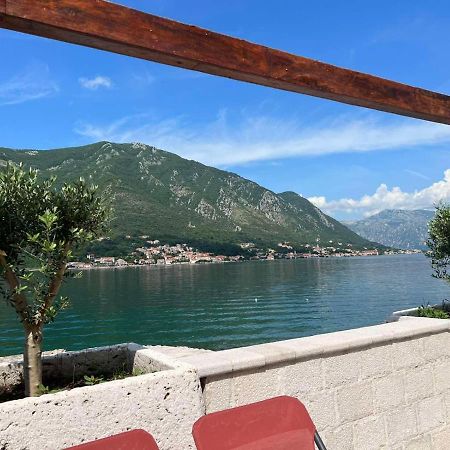Sea Front 171 Apartment Kotor Bagian luar foto