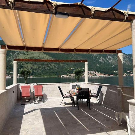 Sea Front 171 Apartment Kotor Bagian luar foto