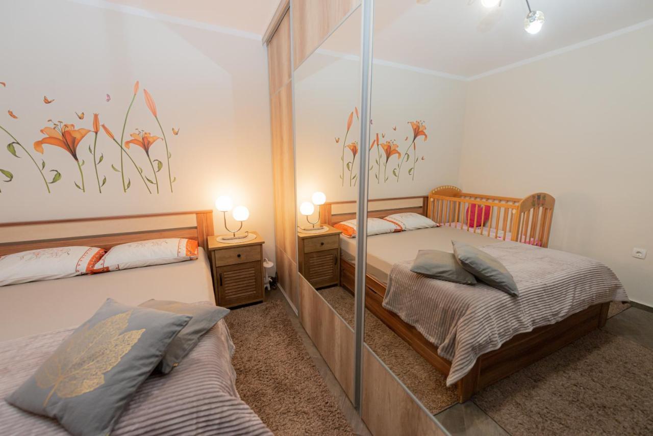 Sea Front 171 Apartment Kotor Bagian luar foto