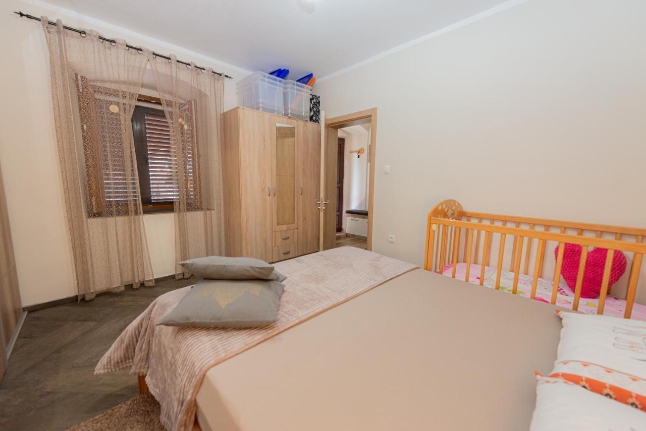 Sea Front 171 Apartment Kotor Bagian luar foto