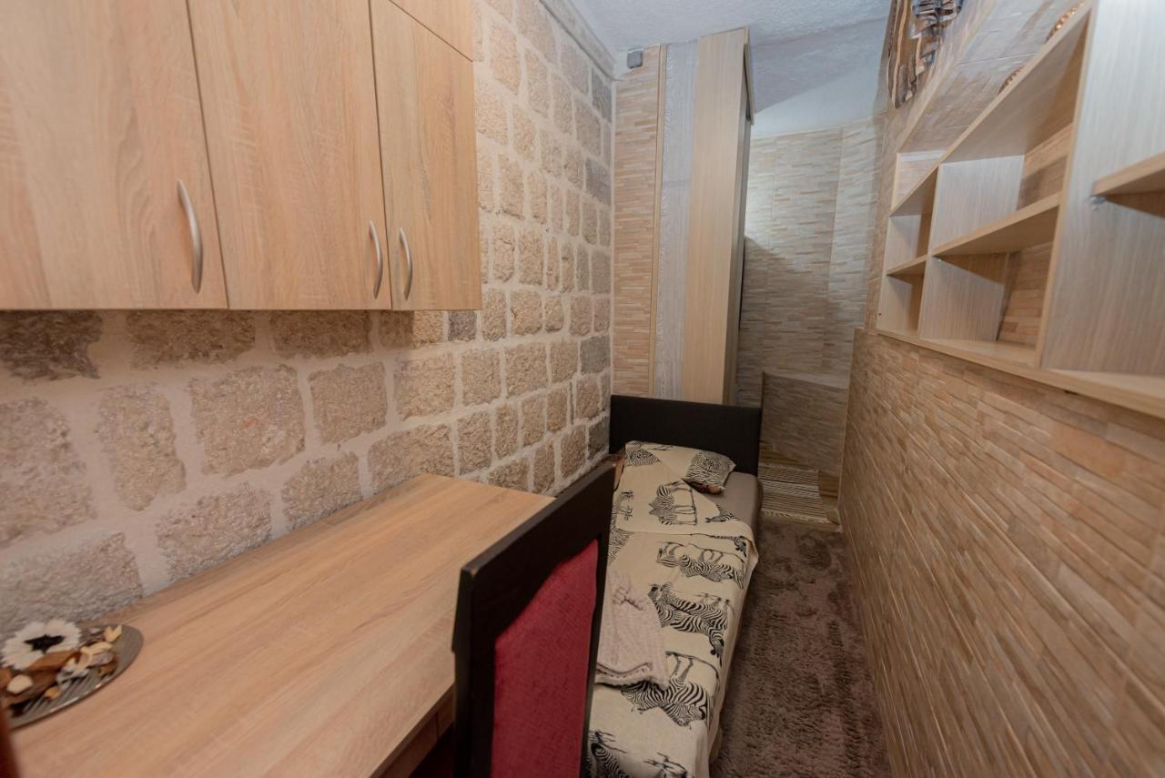 Sea Front 171 Apartment Kotor Bagian luar foto