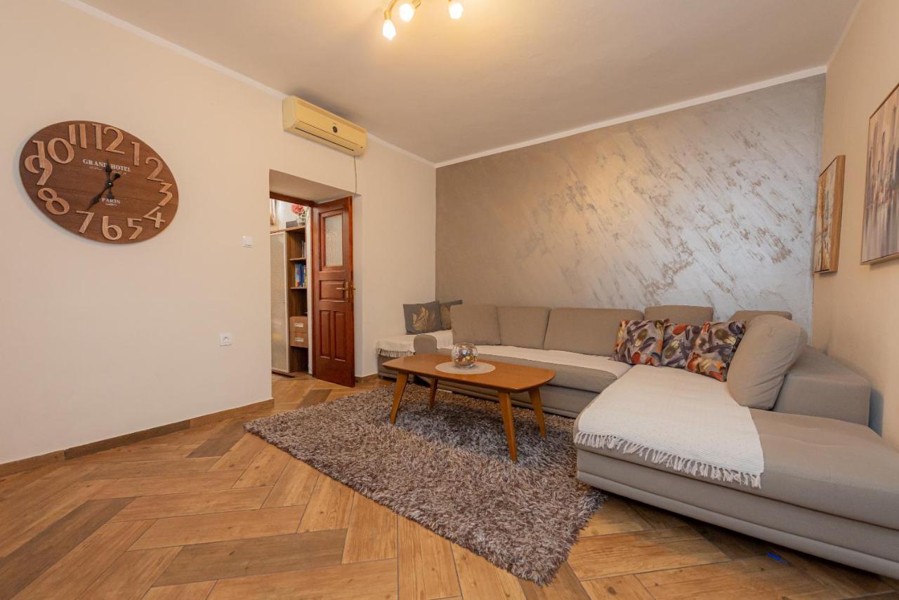 Sea Front 171 Apartment Kotor Bagian luar foto