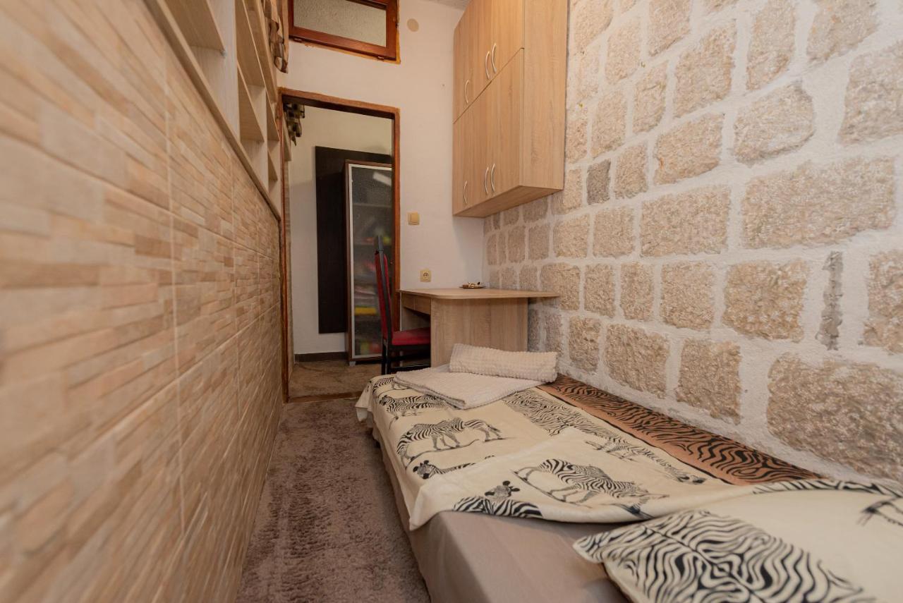 Sea Front 171 Apartment Kotor Bagian luar foto