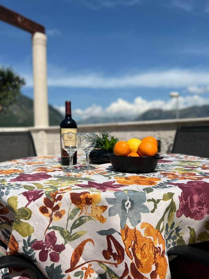 Sea Front 171 Apartment Kotor Bagian luar foto